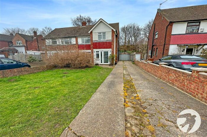 4 Bedroom Semi-Detached House For Sale In Squires Close, Rochester, Kent, ME2