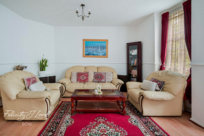 2 Bedroom Flat For Sale In Palissy Street, London, E2