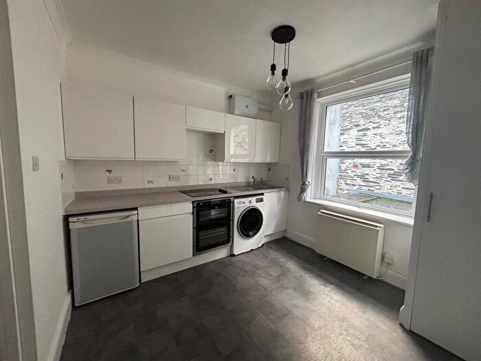 2 Bedroom Apartment To Rent In Madford Lane, Launceston, PL15