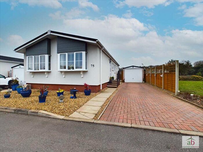 2 Bedroom Park Home For Sale In Geneva Avenue, Martlesham, IP5