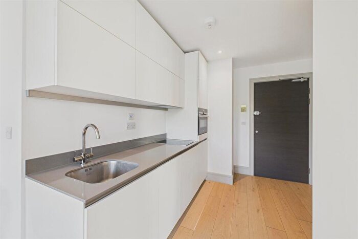 Apartment To Rent In Middlesex House, Edgware, HA8