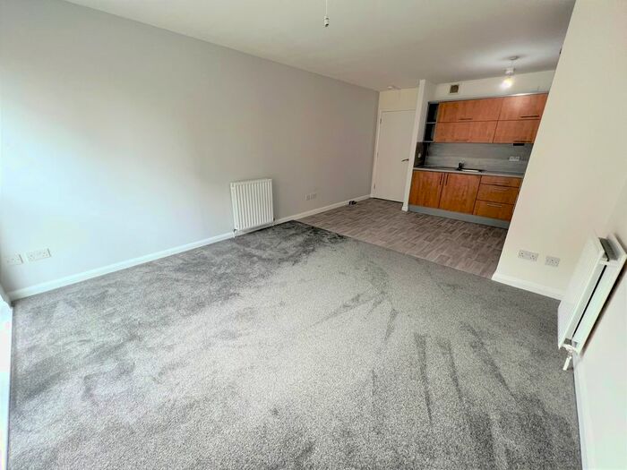 2 Bedroom Flat To Rent In Barrland Street, Pollokshaws, Glasgow, G41