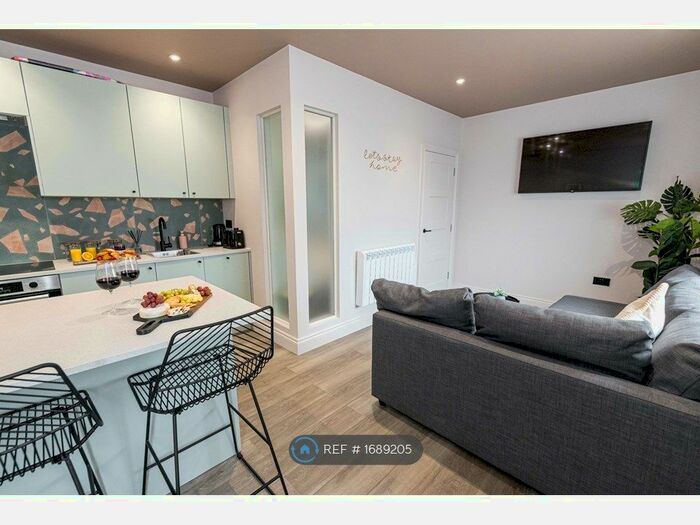 1 Bedroom Flat To Rent In Holdenhurst Road, Bournemouth, BH8