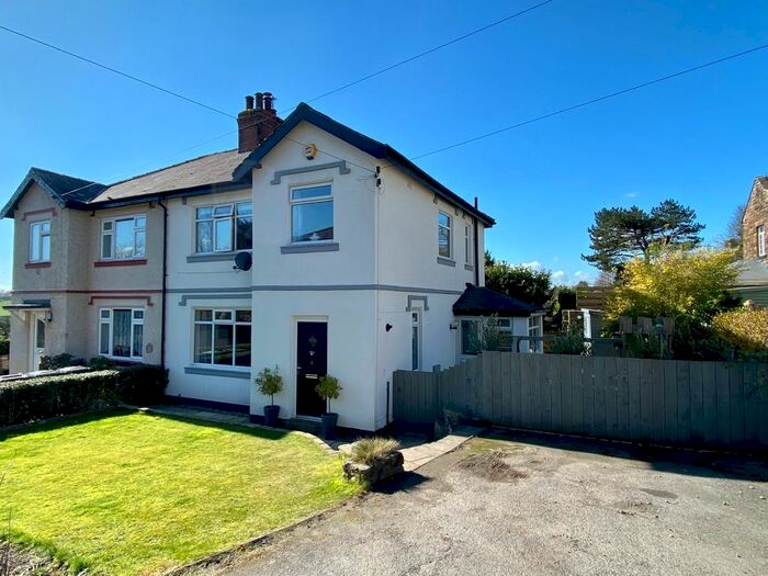 3 Bedroom SemiDetached House For Sale In South Bank, East Keswick