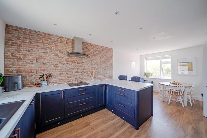 3 Bedroom Maisonette For Sale In Meols Drive, CH47
