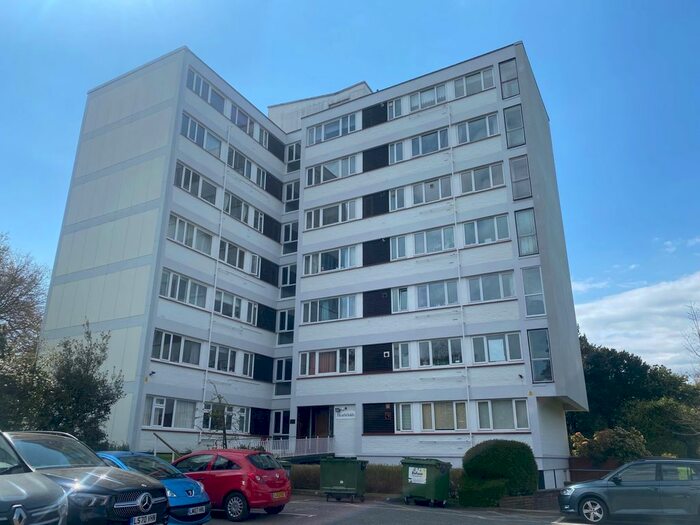 2 Bedroom Flat To Rent In Heathfields, Sandrock Road, Tunbridge Wells, Kent, TN2