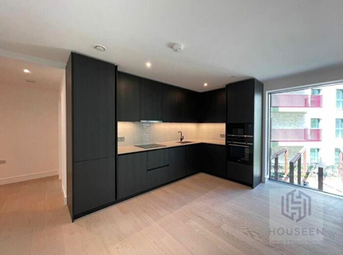 2 Bedroom Flat To Rent In Hawksbury Heights -, S87