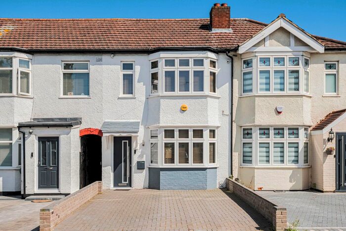 2 Bedroom Terraced House To Rent In Connaught Avenue, Enfield, EN1