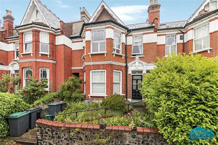 3 Bedroom Apartment For Sale In Alexandra Park Road, London, N22