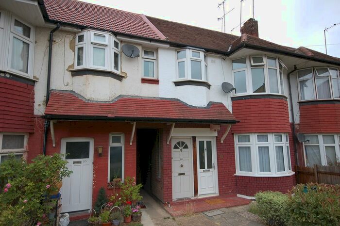 2 Bedroom Maisonette To Rent In Southview Avenue, Neasden, NW10