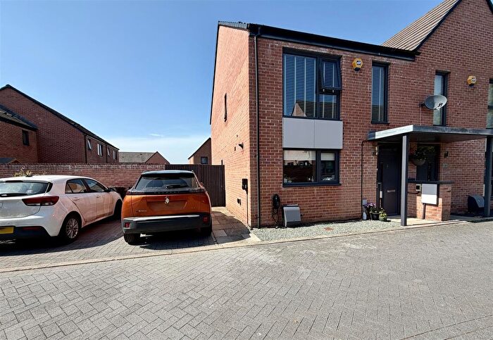 3 Bedroom Semi-Detached House For Sale In Mayflower Crescent, Allerton Bywater, Castleford, WF10