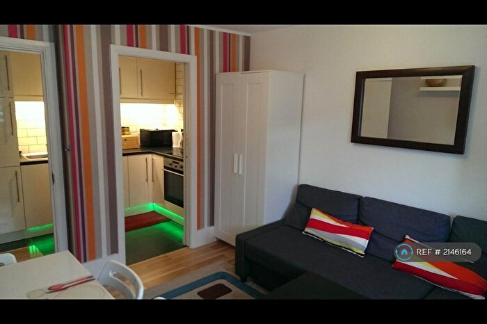 2 Bedroom Flat To Rent In Conistone Way, London, N7