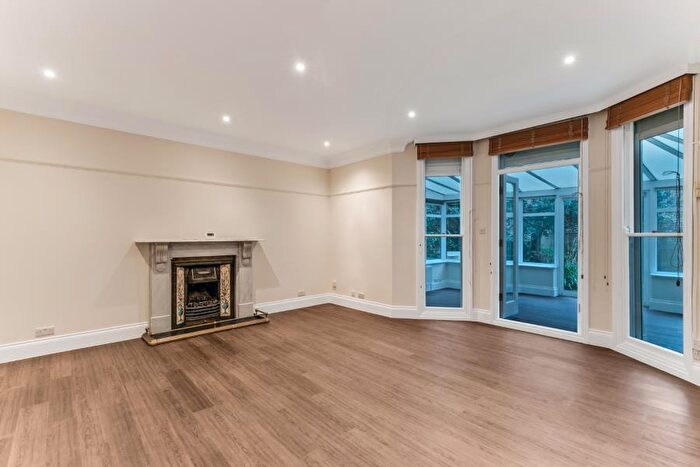 3 Bedroom Flat To Rent In King Henrys Road, Primrose Hill, NW3