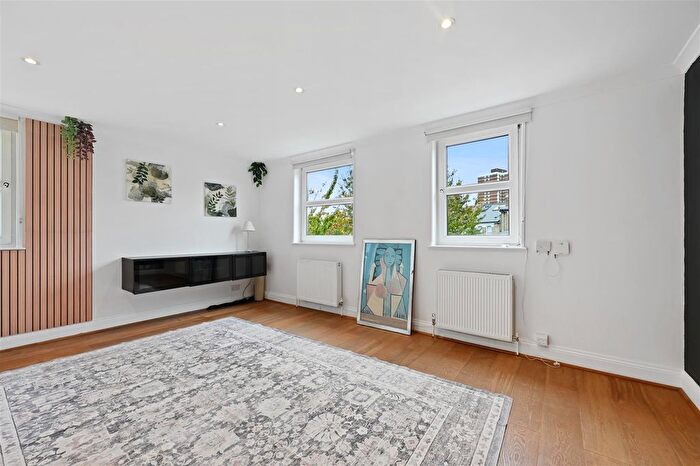 3 Bedroom Flat For Sale In Netherwood Road, London, W14