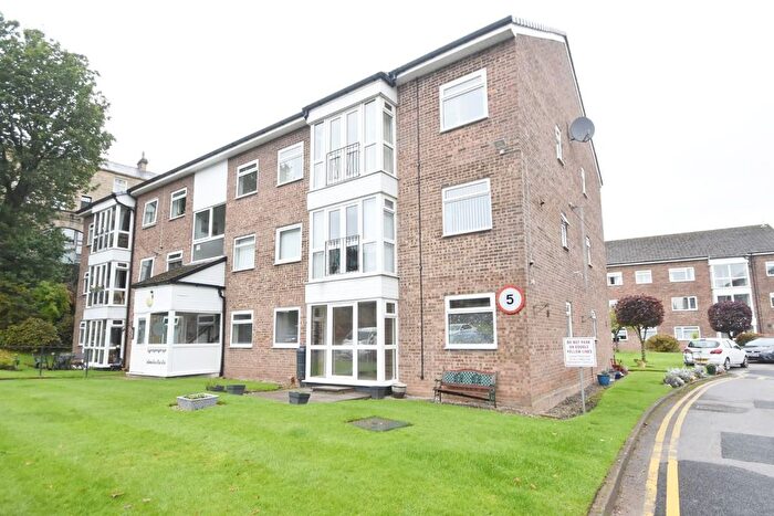 2 Bedroom Flat To Rent In Kay Brow, Ramsbottom, BL0