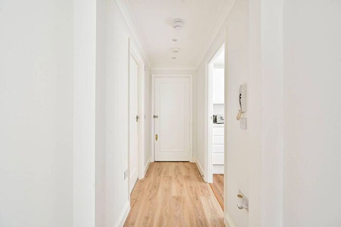 1 Bedroom Flat To Rent In Earl's Court Square, Earls Court, London, SW5