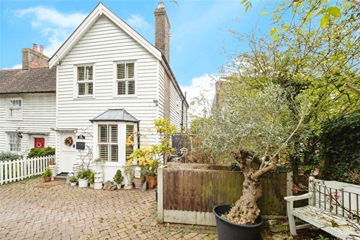 3 Bedroom Detached House For Sale In Gravel Lane, Chigwell, Essex, IG7