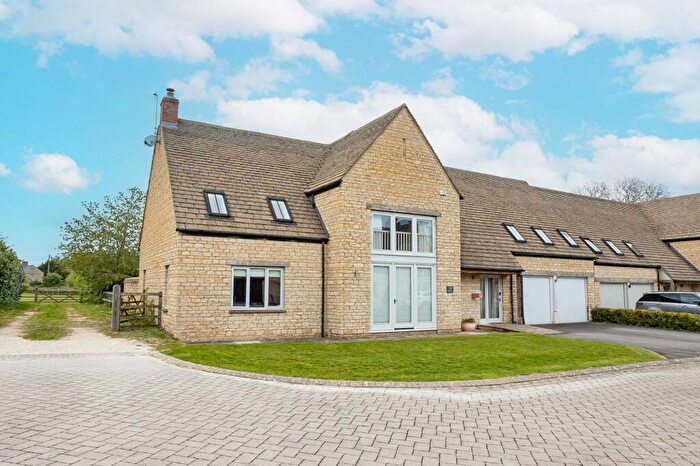 4 Bedroom Property For Sale In Ingleby Paddocks, Enslow, OX5