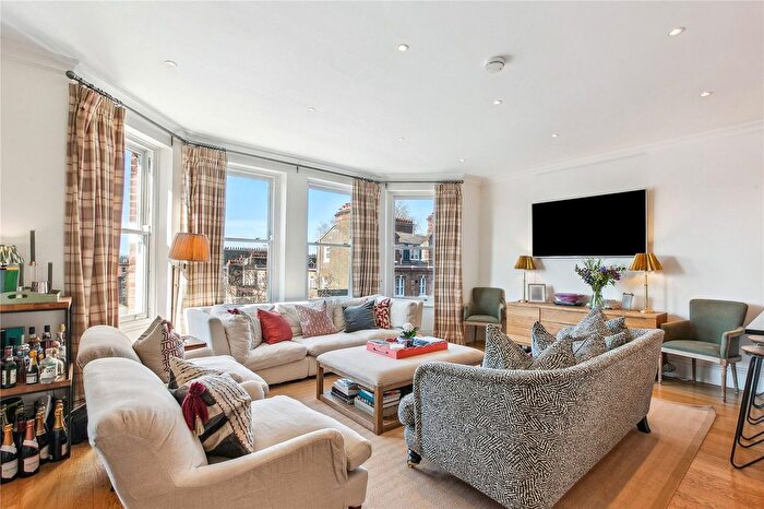 3 Bedroom Flat For Sale In Nevern Square, London, SW5