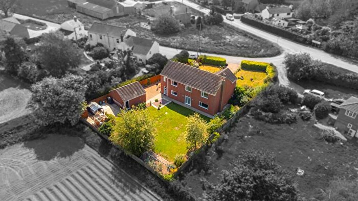 4 Bedroom Detached House For Sale In Back Bank, Whaplode Drove, PE12
