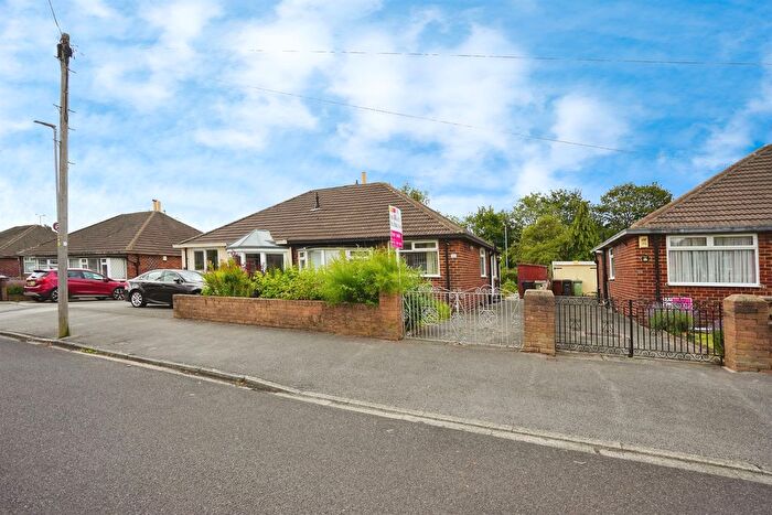 2 Bedroom Semi-Detached Bungalow For Sale In Lulworth Avenue, Leeds, LS15