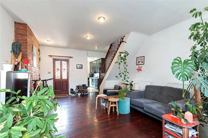 1 Bedroom Maisonette To Rent In Roman Road, London, E3