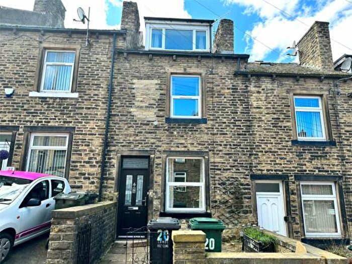 3 Bedroom Terraced House To Rent In Cliffe Terrace, BD21