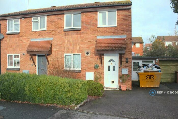 3 Bedroom Semi-Detached House To Rent In Hazelrig Drive, Thame, OX9