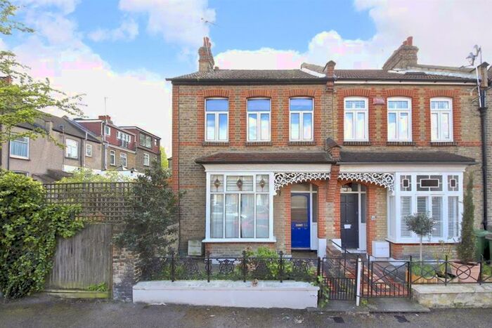 3 Bedroom House To Rent In Eversley Road, London, SE7