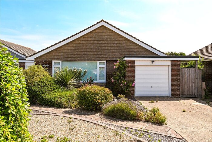 2 Bedroom Bungalow For Sale In Three Acre Drive, Barton On Sea, New Milton, Hampshire, BH25