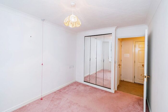 1 Bedroom Flat For Sale In Oakley Court, Southampton, SO16