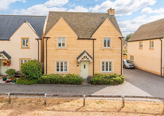 4 Bedroom Detached House For Sale In Draper Close, Tetbury, GL8