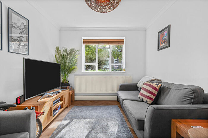1 Bedroom Property For Sale In Burton Bank, Yeate Street, London, N1