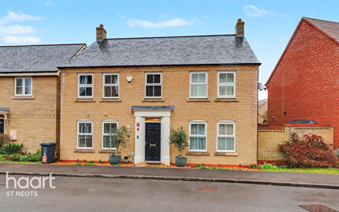 4 Bedroom Detached House For Sale In Lannesbury Crescent, St Neots, PE19