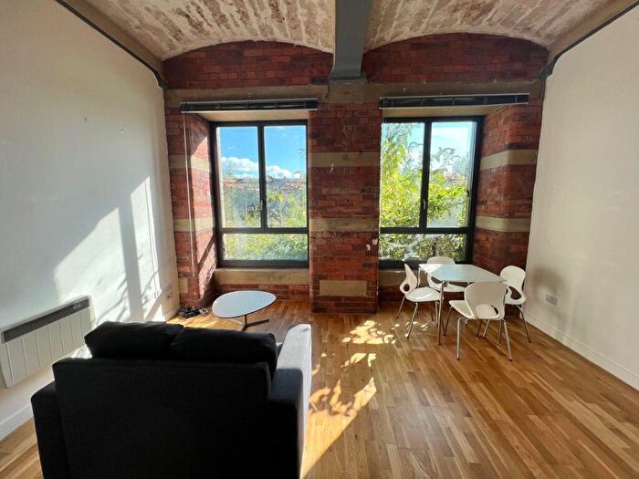 1 Bedroom Flat To Rent In Lilycroft Road, Bradford, BD9