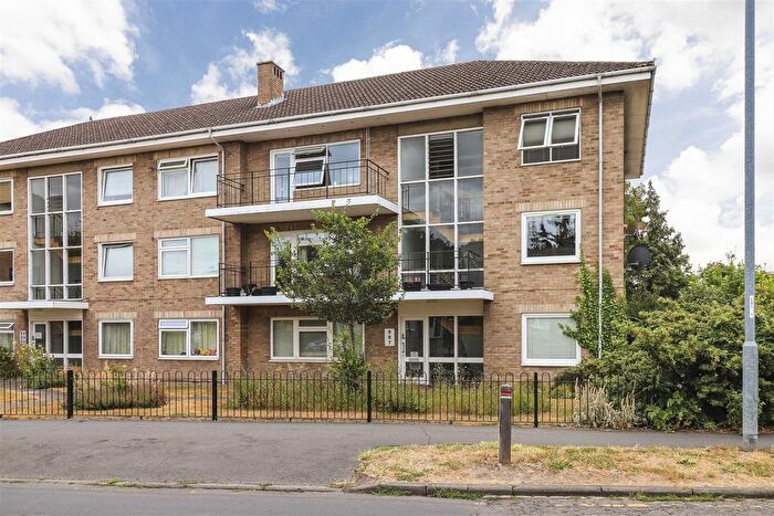 3 Bedroom Flat To Rent In Carlton Way, Cambridge, CB4
