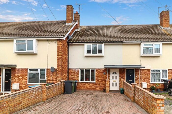 2 Bedroom Terraced House For Sale In Sacombe Road, Warners End, Hemel Hempstead, Hertfordshire, HP1