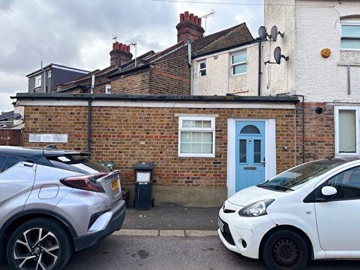 Studio To Rent In Leavesden Road, Watford, WD24