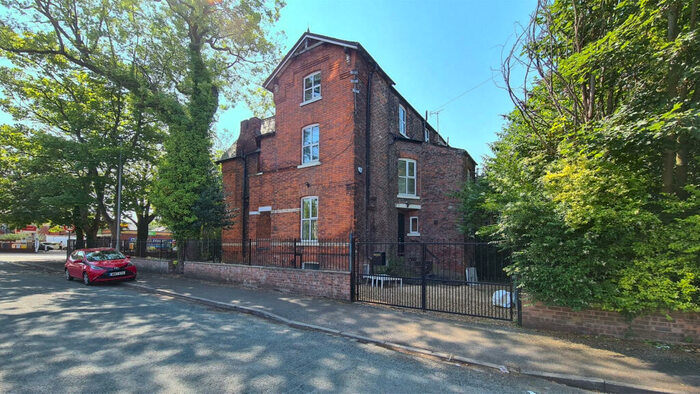 10 Bedroom House To Rent In Wilmslow Road, Manchester, M14