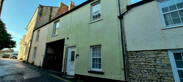 4 Bedroom Terraced House To Rent In Castle Street, Axminster, EX13