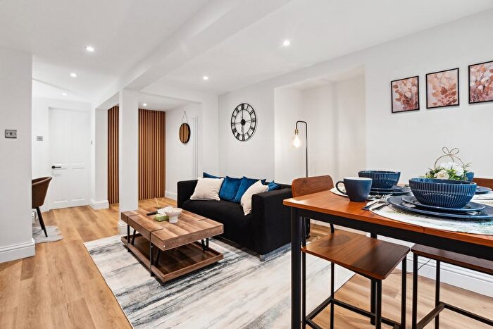 3 Bedroom Flat To Rent In Iffley Road, London, W6