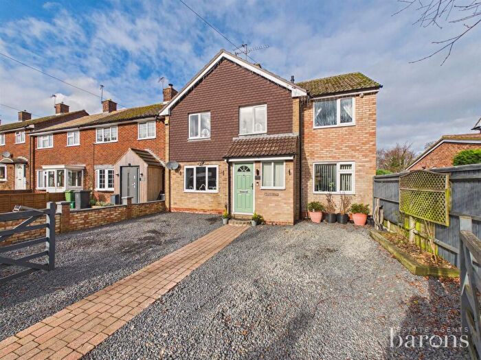 4 Bedroom End Of Terrace House For Sale In St. Peters Road, Basingstoke, RG22