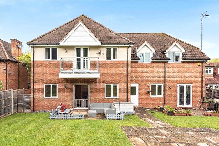 2 Bedroom Apartment To Rent In Bassetsbury Lane, High Wycombe, Buckinghamshire, HP11