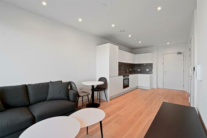 Apartment To Rent In Shipwright Street, London, E16