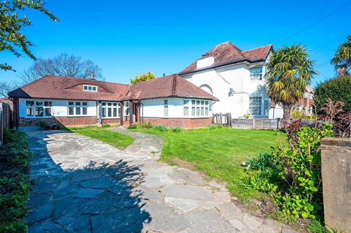 4 Bedroom Detached House For Sale In Lynton Road, New Malden, KT3