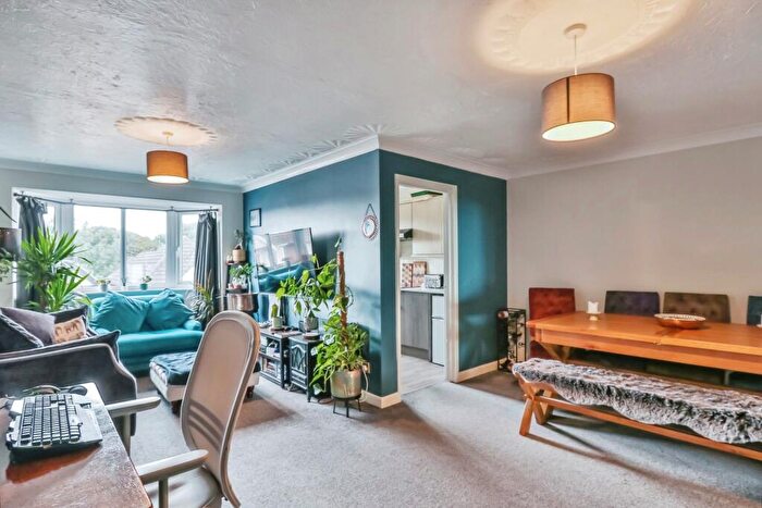 2 Bedroom Flat For Sale In Shillito Road, Parkstone, Poole, Dorset, BH12