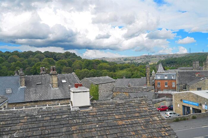 3 Bedroom Apartment For Sale In Green Lane, Greetland, HX4