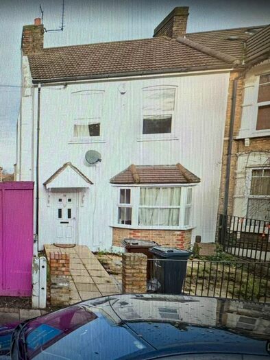 3 Bedroom Detached House To Rent In Church Street, Dagenham, RM10