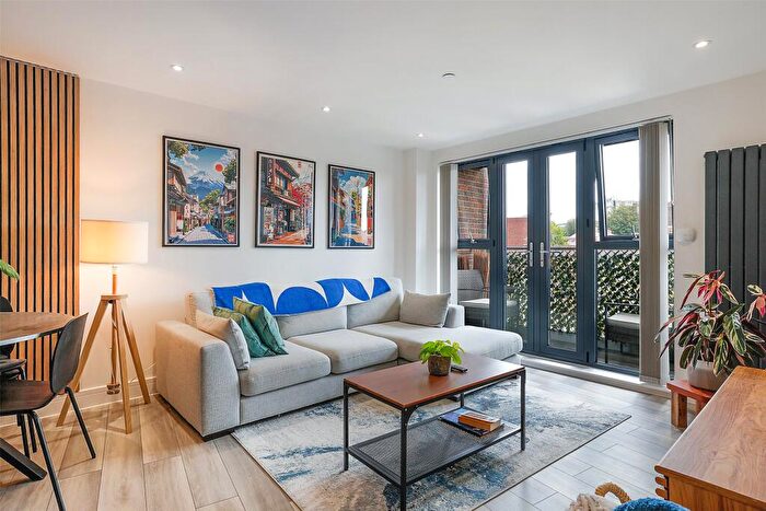 2 Bedroom Apartment For Sale In Bridge Street, Leatherhead, Surrey, KT22