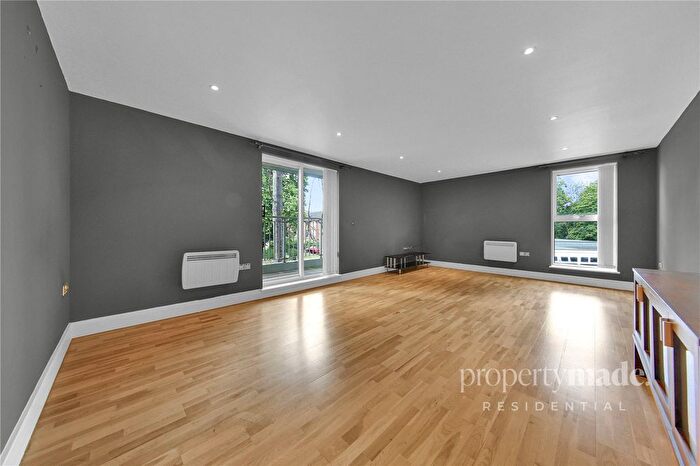 2 Bedroom Flat To Rent In Maple Top Court, Tamar Square, Woodford Green, Redbridge, IG8